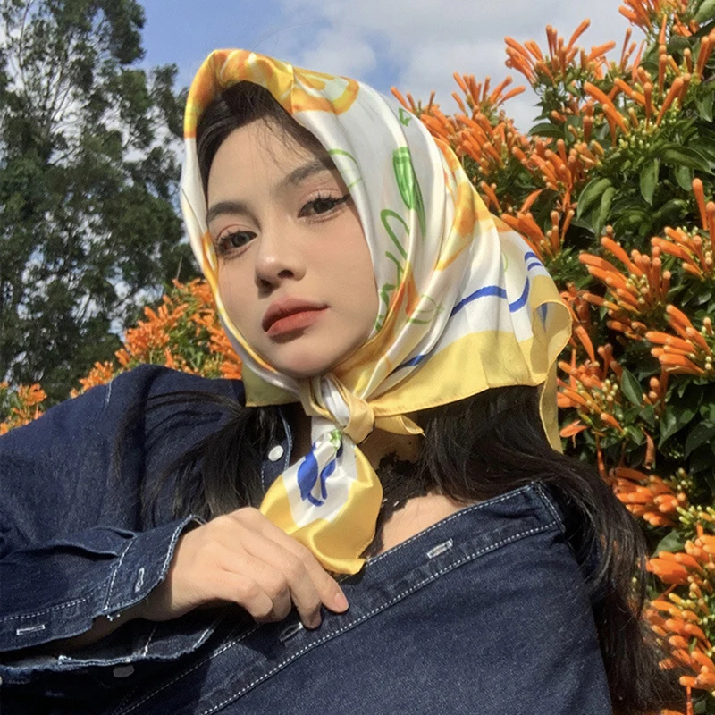 70cm Square Lemon Print Yellow - Ascot Neck Scarf recension och pris