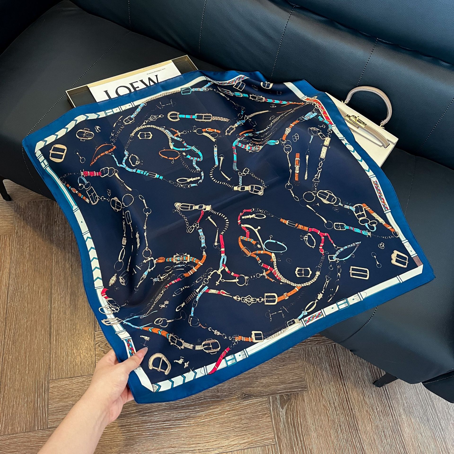 Luxury Brand Chain Print Small - Scarf Silk Square recension och pris