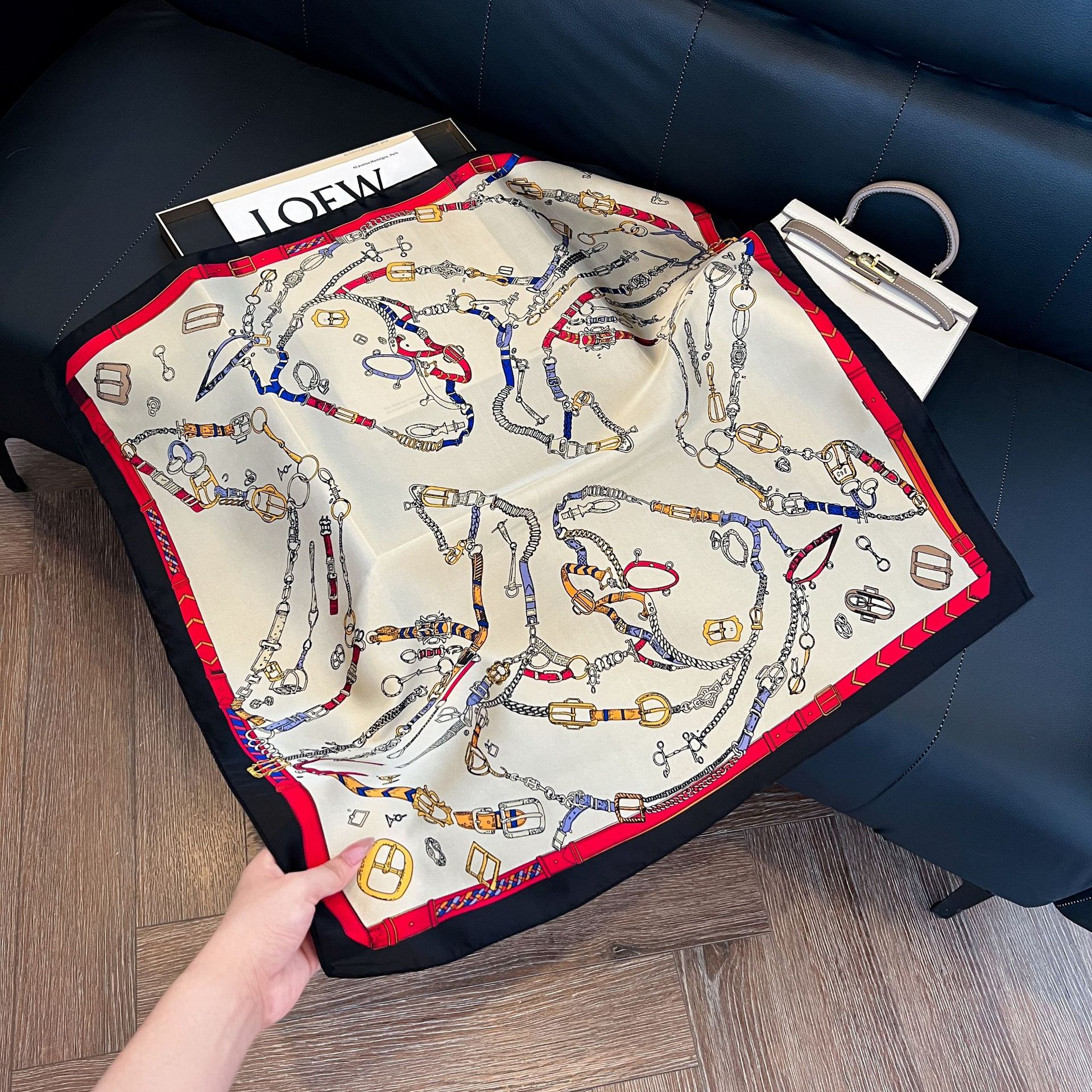 Luxury Brand Chain Print Small - Scarf Silk Square recension och pris