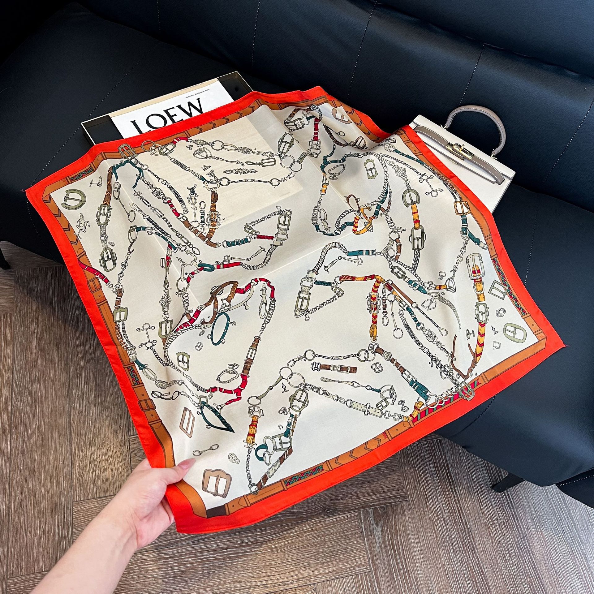 Luxury Brand Chain Print Small - Scarf Silk Square recension och pris