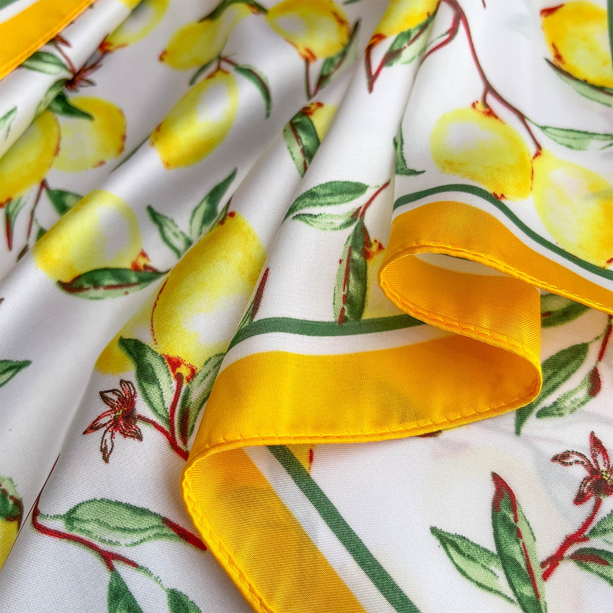 2025 New Yellow Lemon Print Sq - Silk Neck Scarf recension och pris